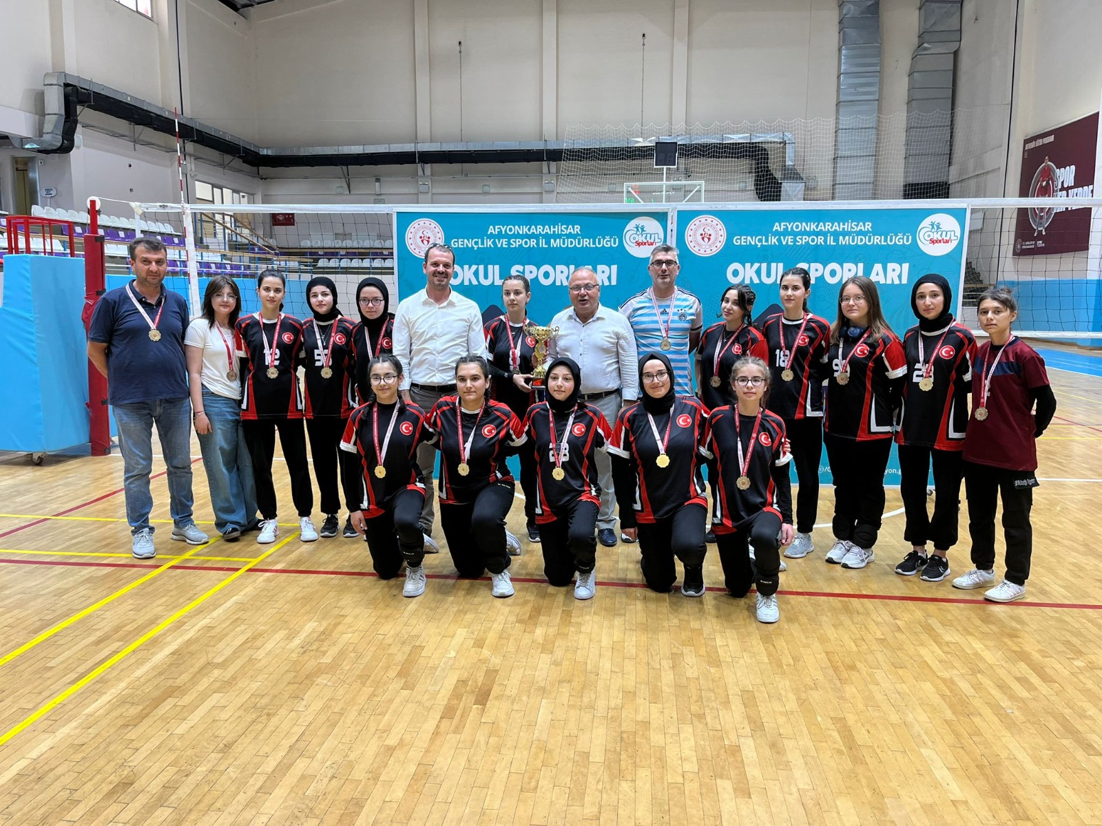 GençYeteneklerSahneyeÇıkıyor: Voleybolun Yıldızları Parlıyor!